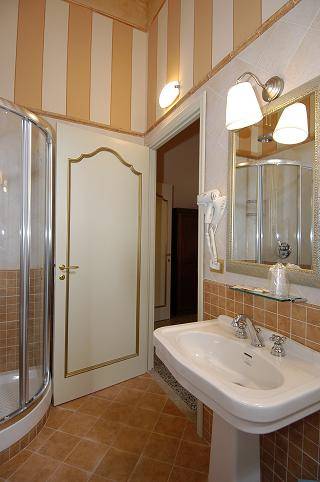 bath room san lorenzo relais lucca